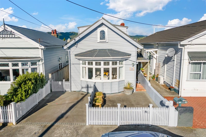 16 Beach Street, Petone, Lower Hutt - Carousel 1