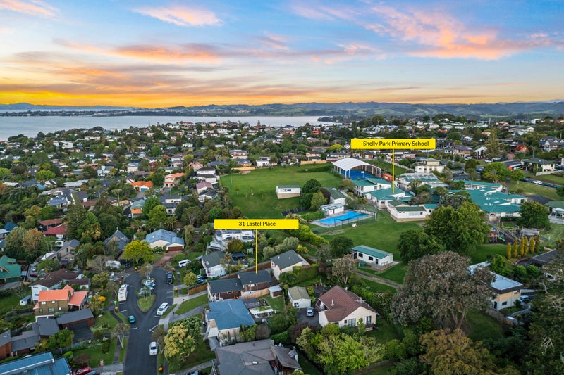 31 Lastel Place, Shelly Park, Auckland - Carousel 2