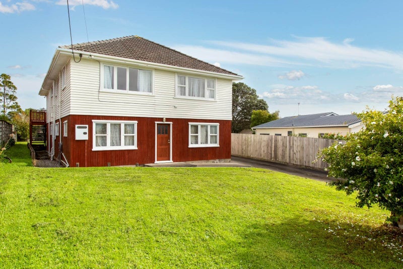 922 East Coast Road, Northcross, Auckland - Carousel 1