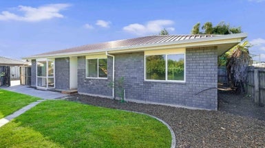 99A Bower Avenue, New Brighton, Christchurch - Carousel 1