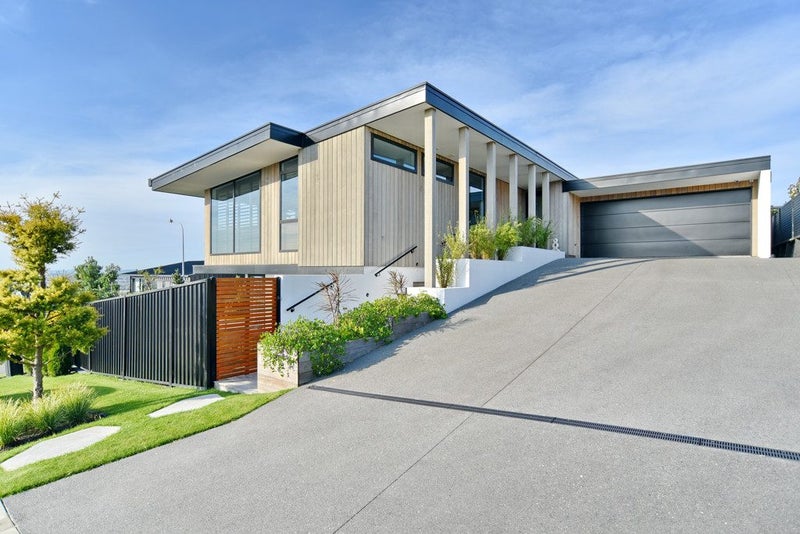 2 Dove Grove, Westmorland, Christchurch - Carousel 1