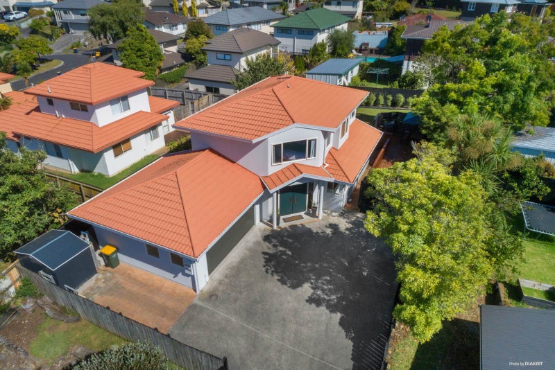 2/64 Hogans Road, Glenfield, Auckland - Carousel 1