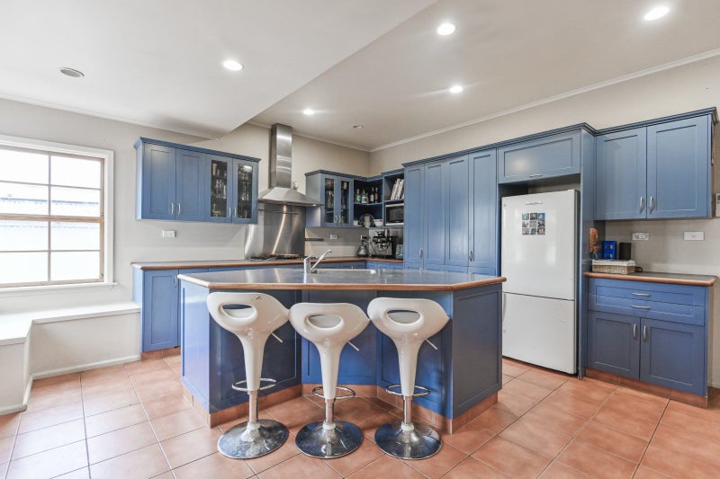 104 Duchess Crescent, Mayfair, Hastings - Carousel 2