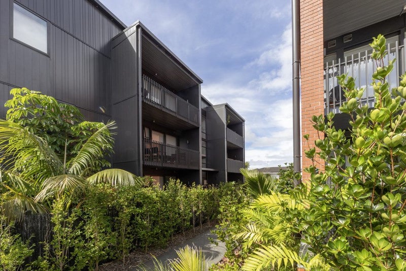 204/340 Onehunga Mall, Onehunga, Auckland - Carousel 1