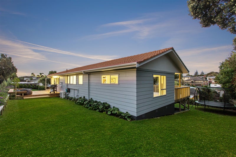 8 Doug Goodwin Place, Mount Roskill, Auckland - Carousel 2