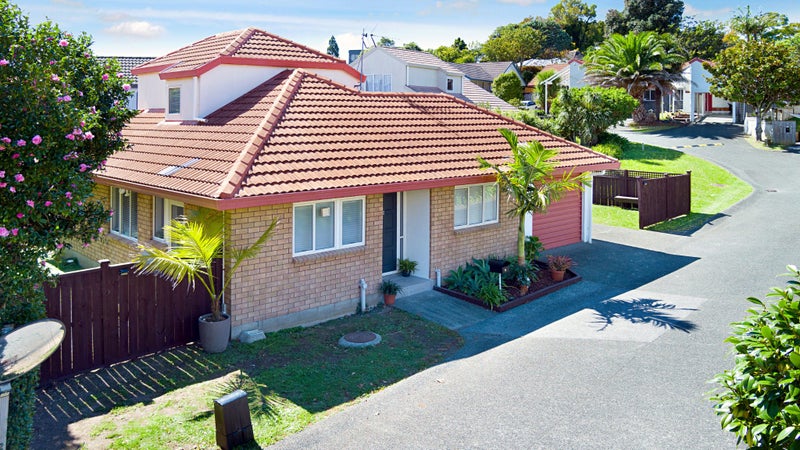 9 Central Park Drive, Te Atatu South, Auckland - Carousel 1