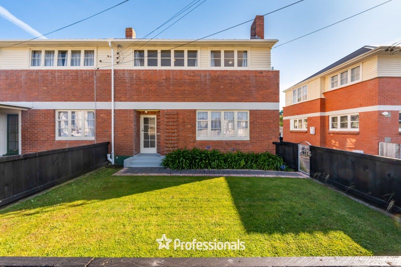 2/215 Knights Road, Hutt Central, Lower Hutt - Carousel 1