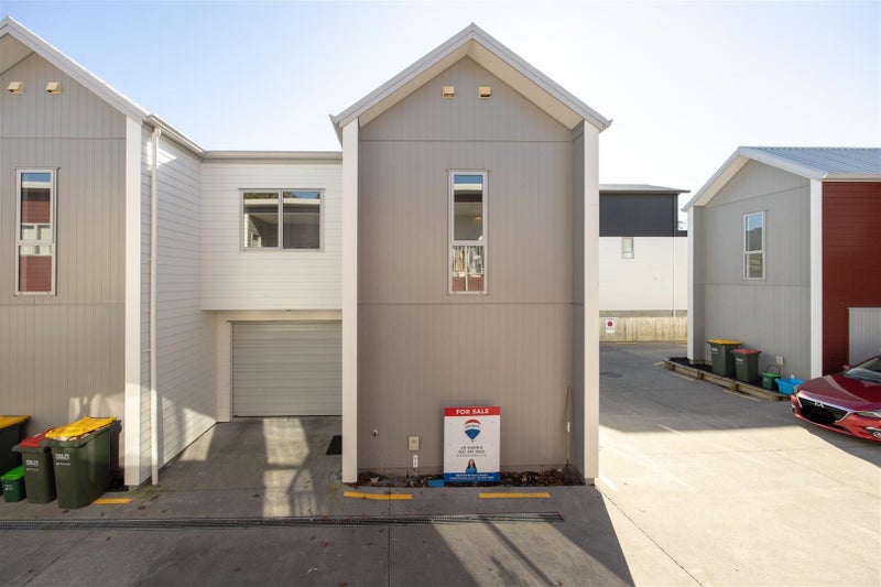 2/16 Hammond Street, Hamilton Central, Hamilton - Carousel 2