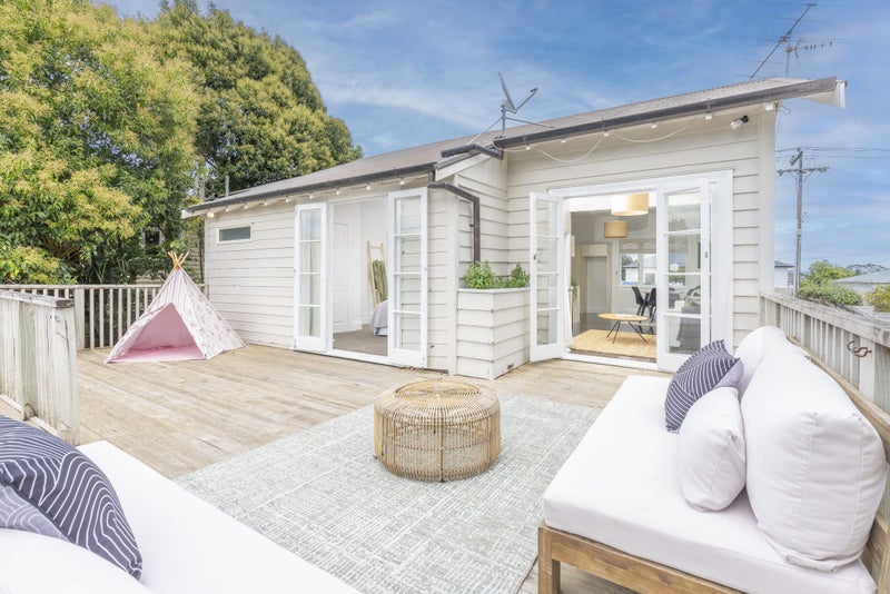 47 Mountain View Road, Morningside, Auckland - Carousel 2