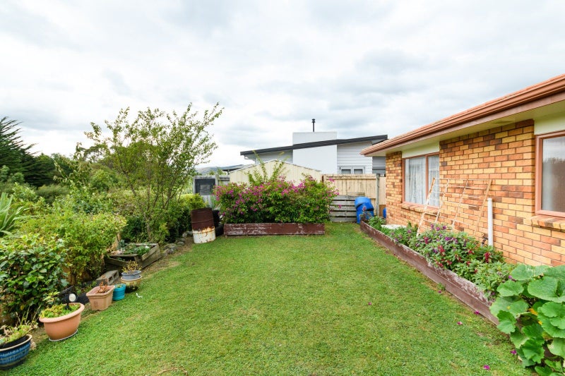 12 Silkwood Place, Fitzherbert, Palmerston North - Carousel 50