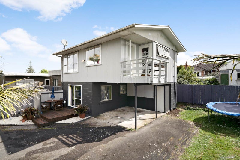 2/65 Cliff View Drive, Green Bay, Auckland - Carousel 1