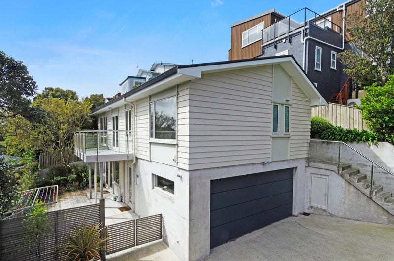 2 Gowrie Street, Brooklyn, Wellington - Carousel 1