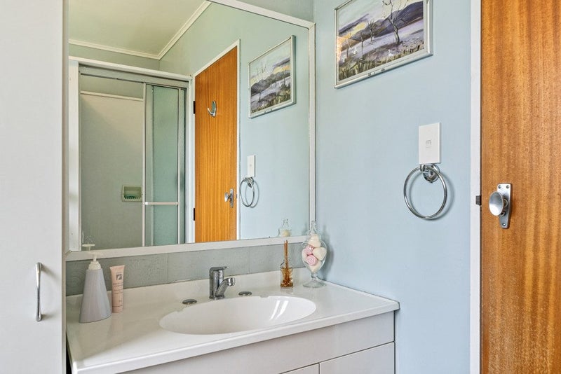 2/16 Blue Mountains Road, Pinehaven, Upper Hutt - Carousel 14