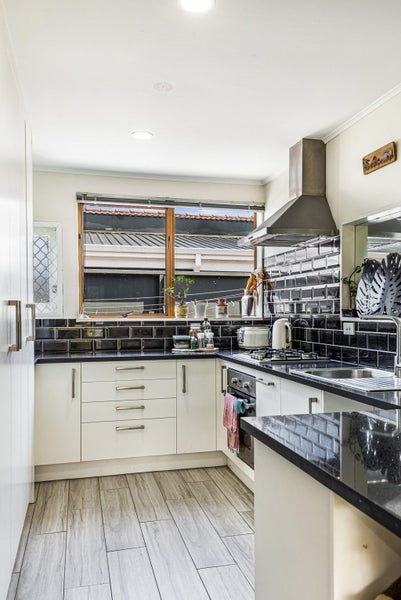 2/1 Akehurst Avenue, New Lynn, Auckland - Carousel 17