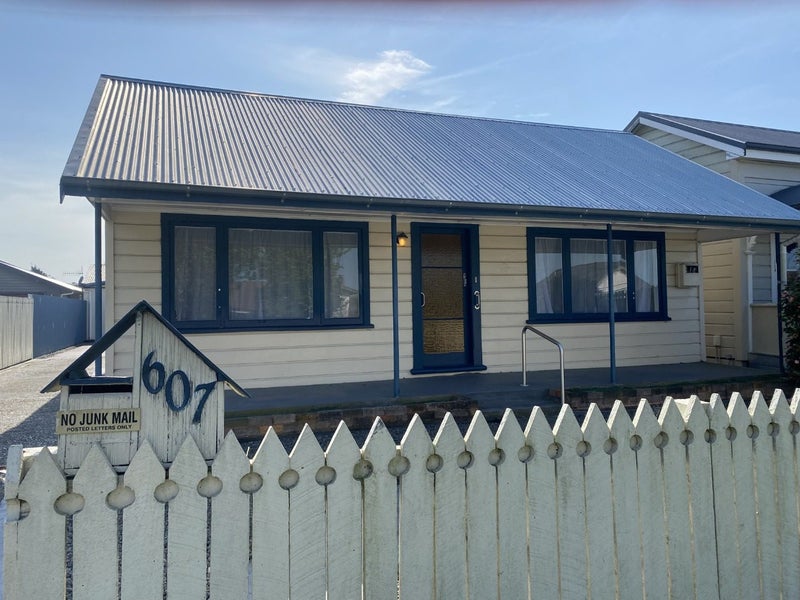607 Avenue Road West, Saint Leonards, Hastings - Carousel 1