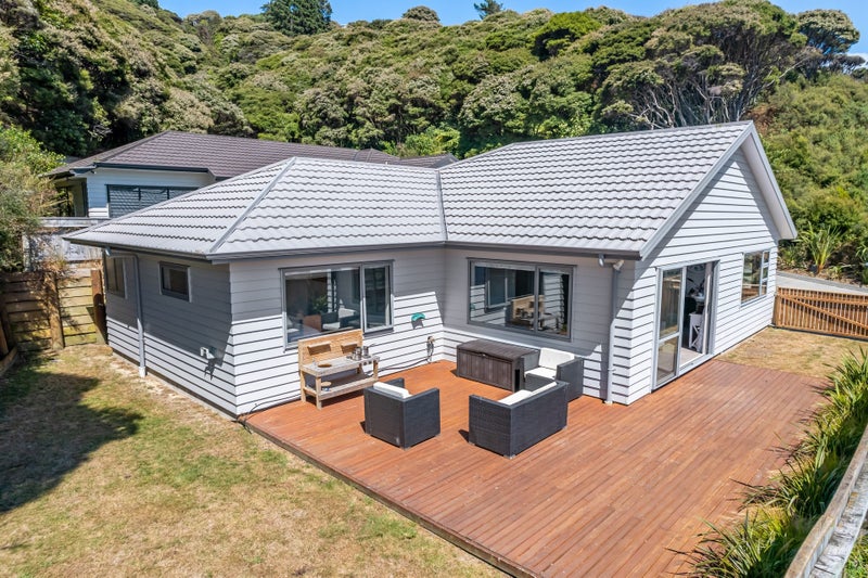 19 Moonsail Drive, Whitby, Porirua - Carousel 1