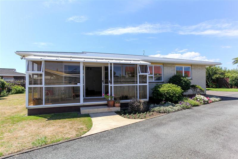 21A Roy Terrace, Moturoa, New Plymouth - Carousel 1