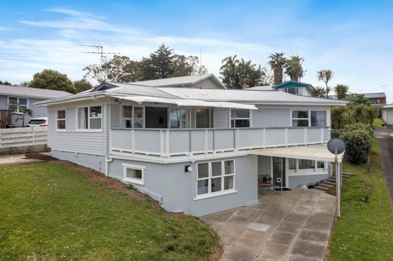 30 Japonica Drive, Beach Haven, Auckland - Carousel 1
