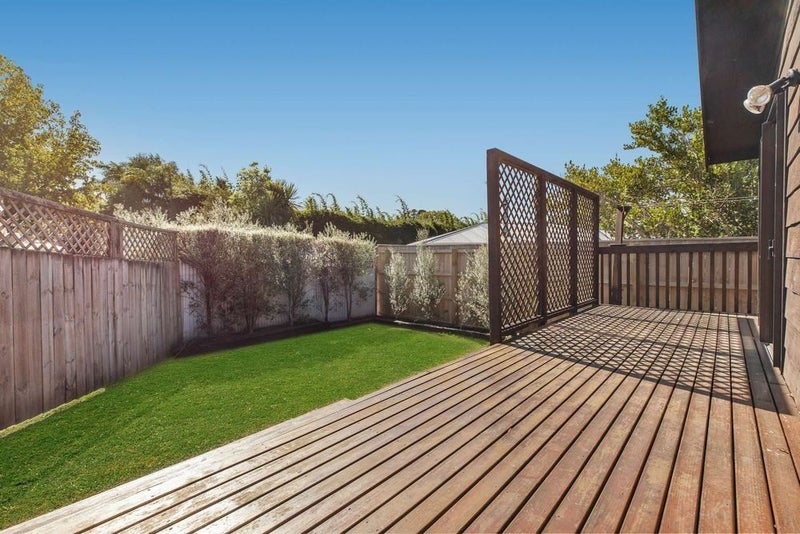 2/11 Firle Place, Green Bay, Auckland - Carousel 2