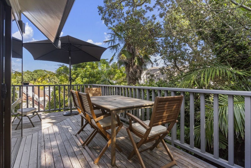 2/31 Clifton Road, Herne Bay, Auckland - Carousel 2