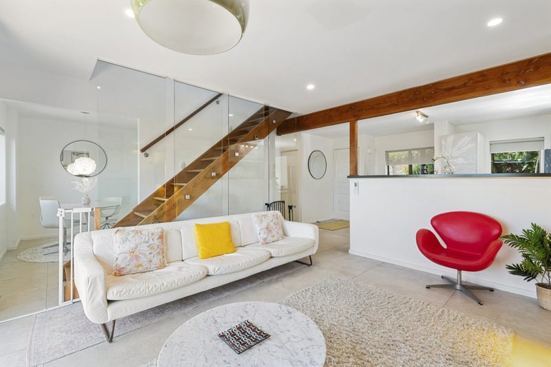 1/813 East Coast Road, Northcross, Auckland - Carousel 1