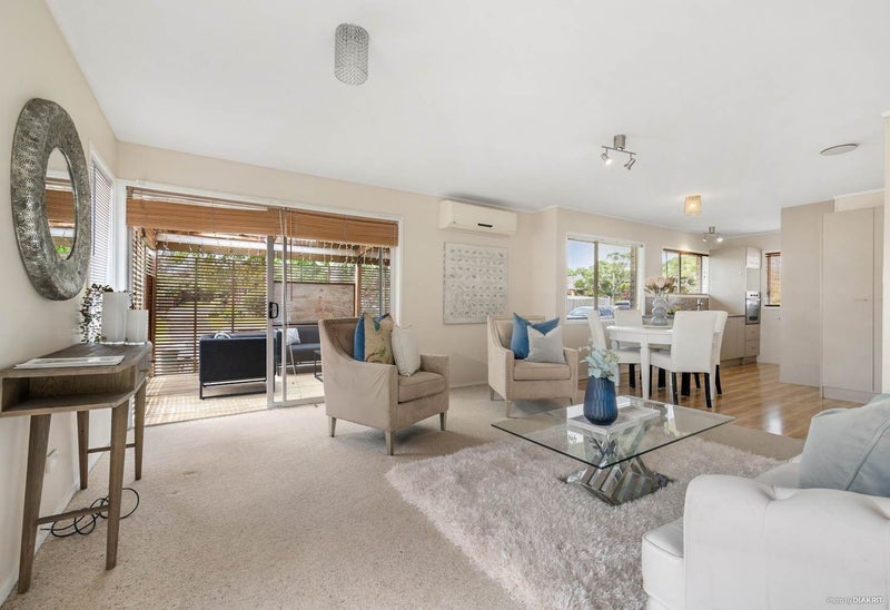 1/5 Ballater Place, Highland Park, Auckland - Carousel 2