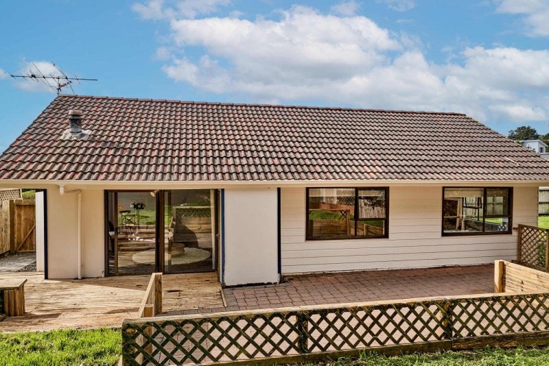23B Parkinson Close, Whitby, Porirua - Carousel 1