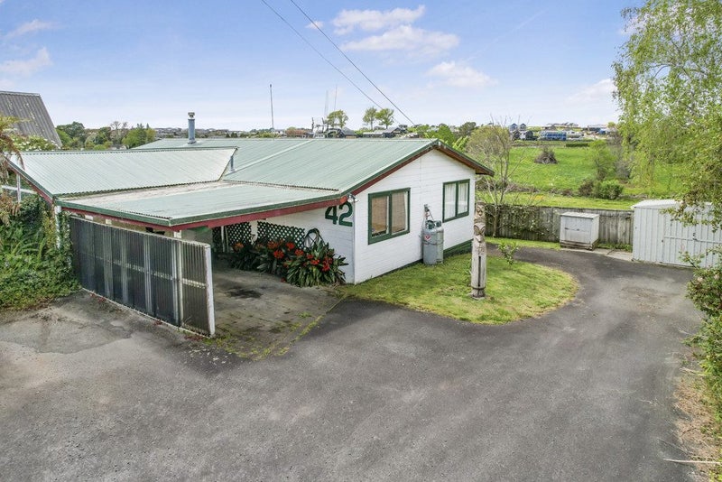 42 Acacia Crescent, Glenview, Hamilton - Carousel 1