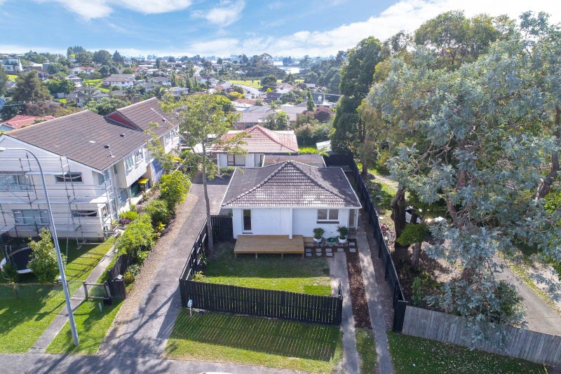 1/56 Butterworth Drive, Glendene, Auckland - Carousel 2