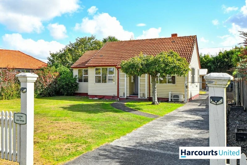 8 Village Way, Ardmore, Papakura - Carousel 1