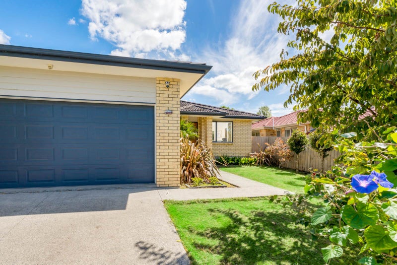27 Cityview Place, Massey, Auckland - Carousel 2