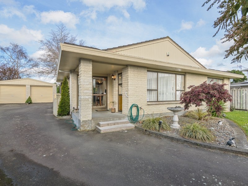 44 Somerset Crescent, Highbury, Palmerston North - Carousel 1
