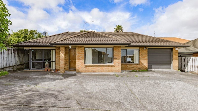 19 Earnslaw Crescent, Clover Park, Auckland - Carousel 1