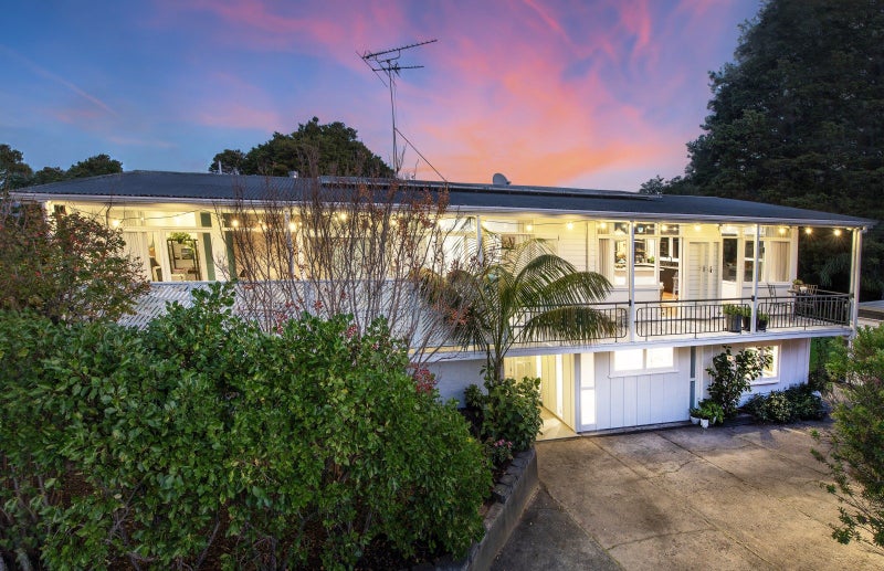 17 Hillcrest Grove, Hillpark, Auckland - Carousel 1
