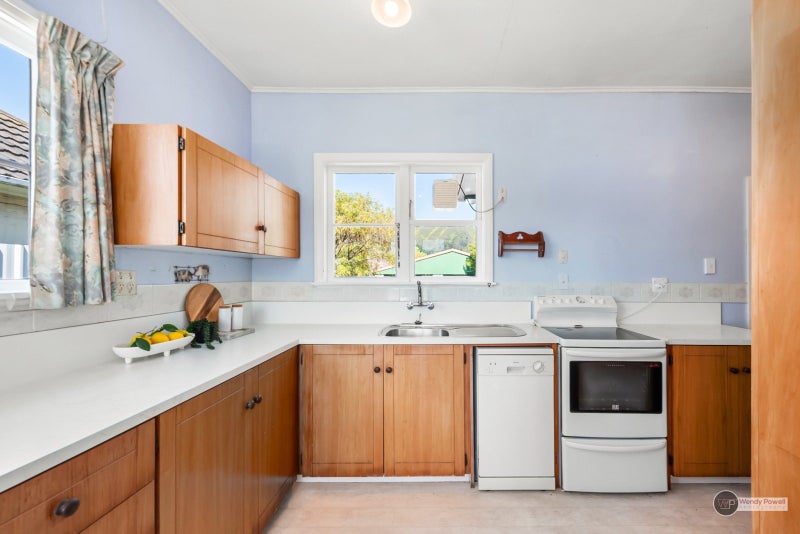 4 Rata Street, Naenae, Lower Hutt - Carousel 2