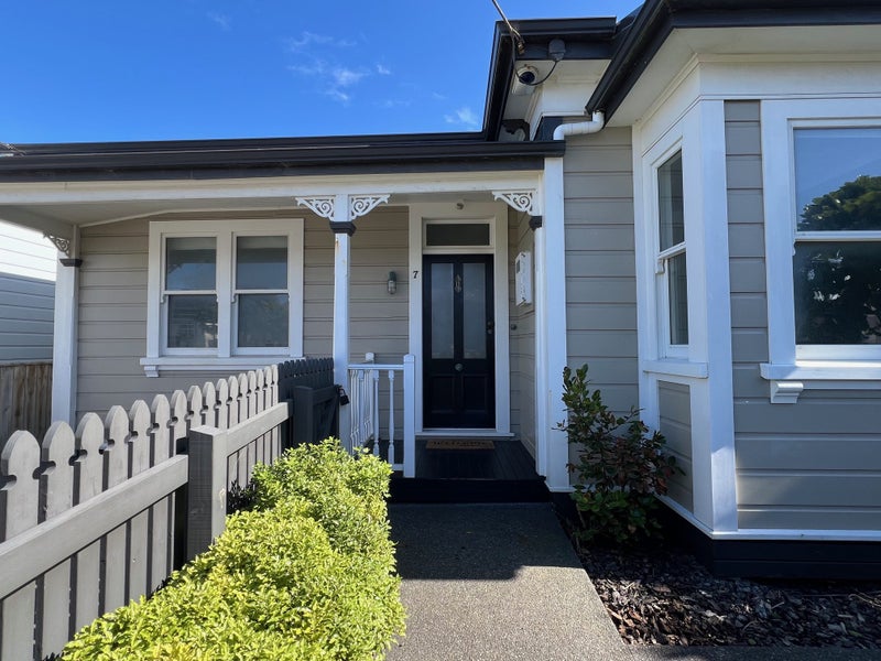 7 Queen Street, Petone, Lower Hutt - Carousel 1