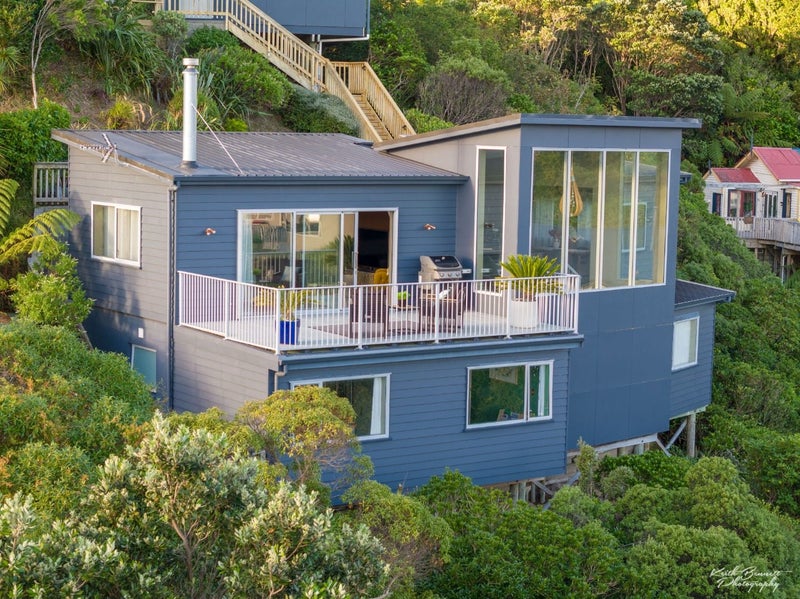 4 Singers Road, Korokoro, Lower Hutt - Carousel 1