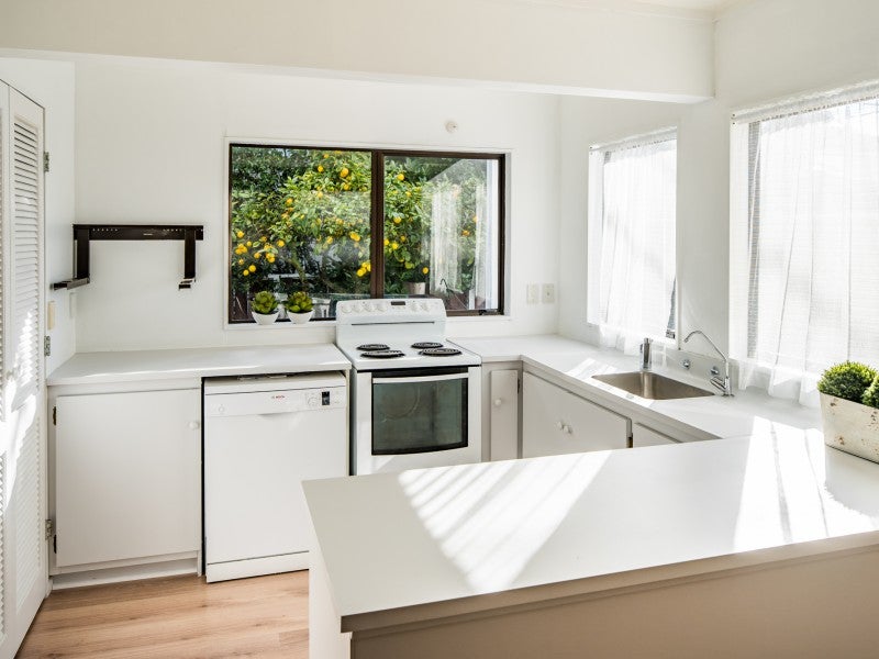 8/49 Mana Esplanade, Paremata, Porirua - Carousel 2