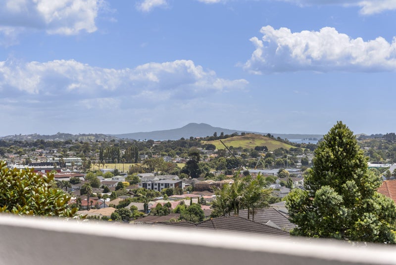 40 McCahill Views, Botany Downs, Auckland - Carousel 1