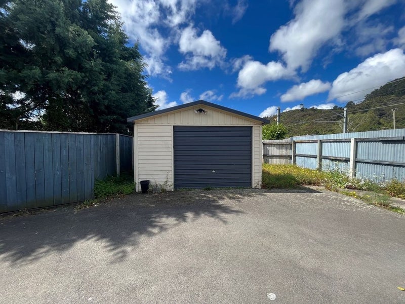 2A Johnston Grove, Taita, Lower Hutt - Carousel 6