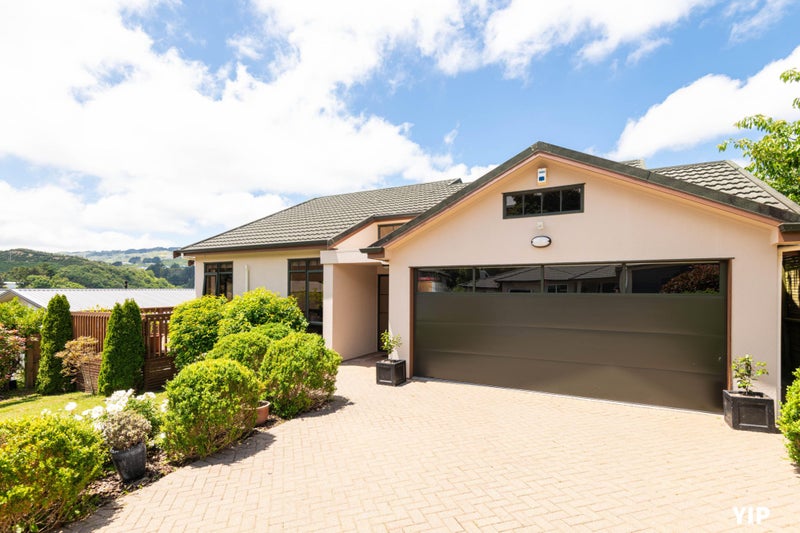16 Wantwood Grove, Churton Park, Wellington - Carousel 1