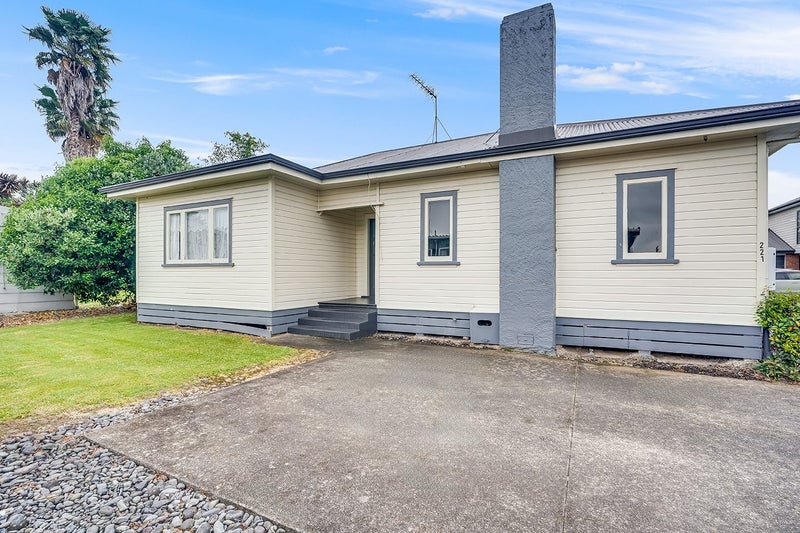 221 Fox Street, Hamilton East, Hamilton - Carousel 1