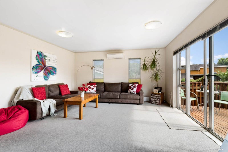 1/12 Corolu Place, Conifer Grove, Takanini - Carousel 2