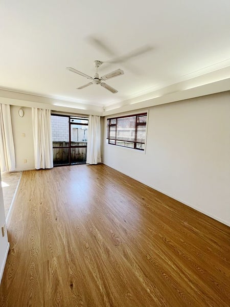 8 Herd Road, Hillsborough, Auckland - Carousel 2