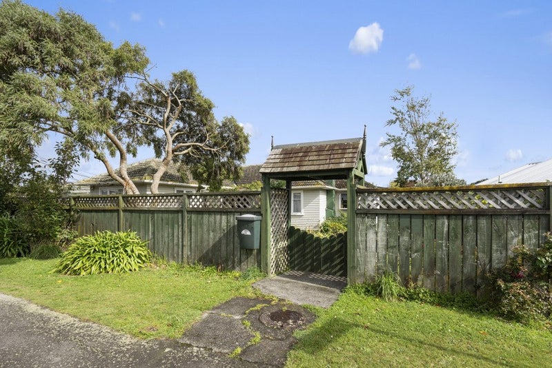 37 Frederick Street, Wainuiomata, Lower Hutt - Carousel 1