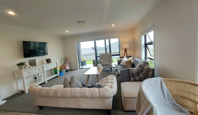 12 Lily Way, Pyes Pa, Tauranga - Carousel 2