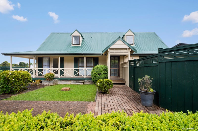 6 Orinda Close, Botany Downs, Auckland - Carousel 1