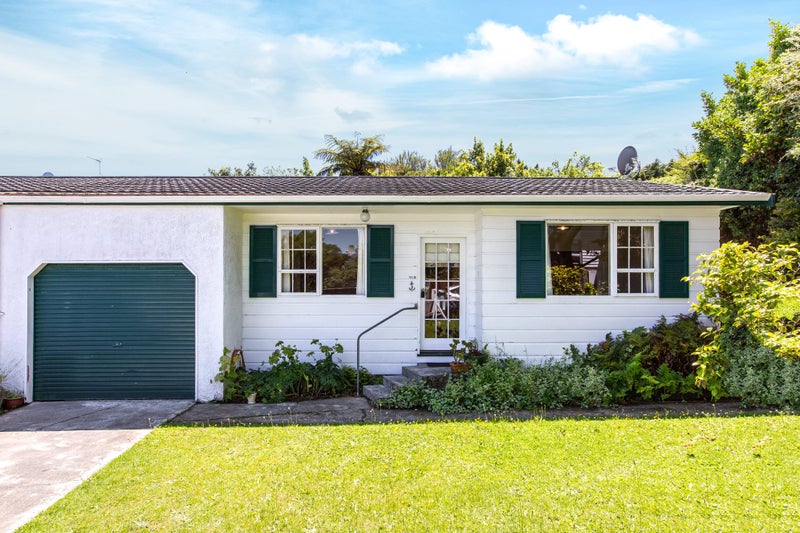 105B Taylor Terrace, Tawa, Wellington - Carousel 1