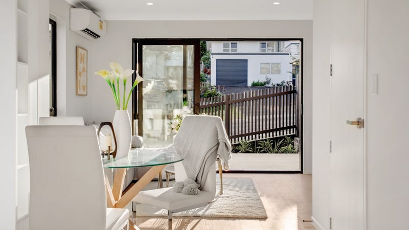 3/15 Locket Road, Glenfield, Auckland - Carousel 1