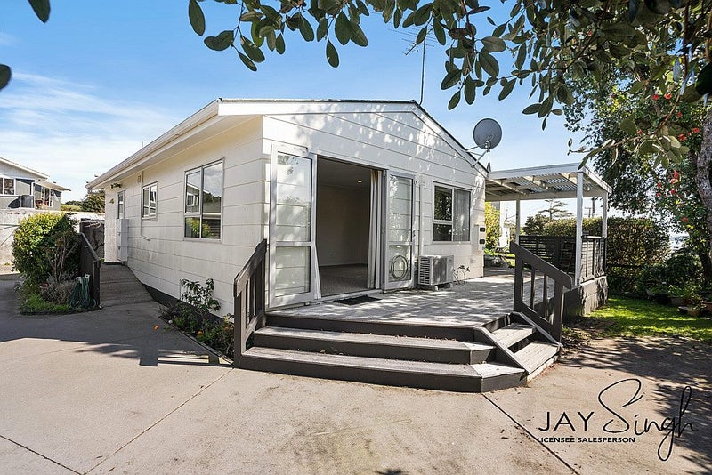 1 Banks Road, Papakura - Carousel 2